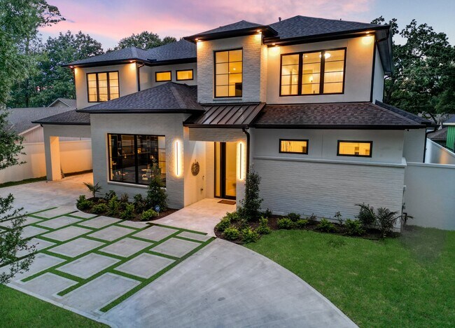 Building Photo - 13034 Memorial Dr