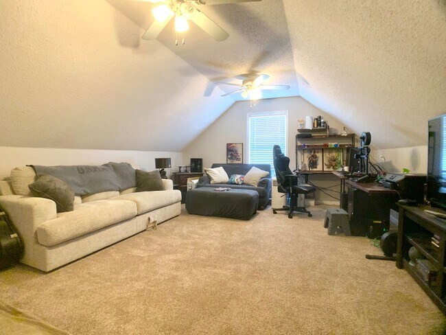 Building Photo - 4069 Challis Dr