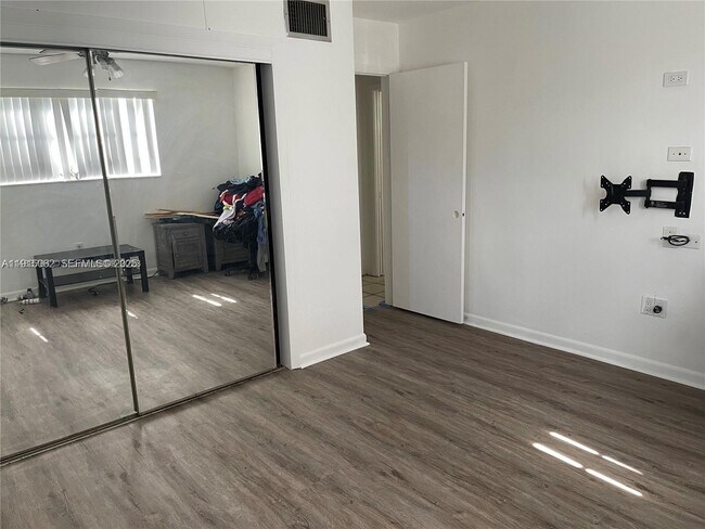 Building Photo - 4315 Harrison St