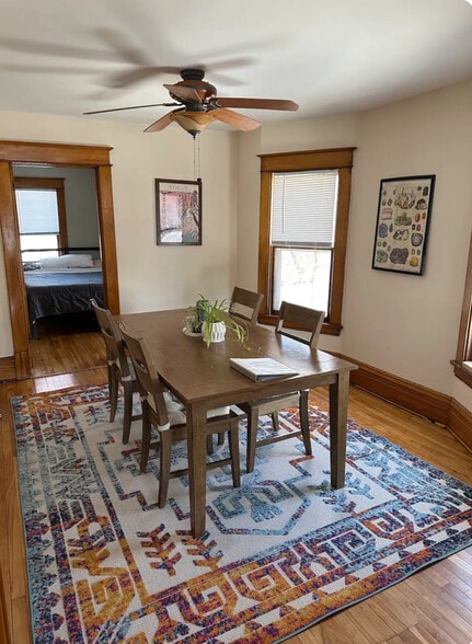 Dinning room - 205 George St W