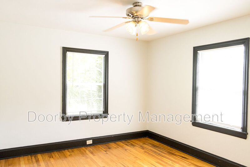 Building Photo - 219 Sequoia Dr