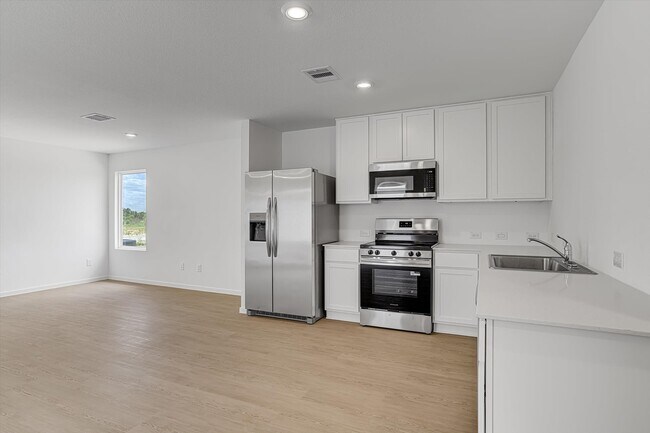 Building Photo - 390 LUCIA Way