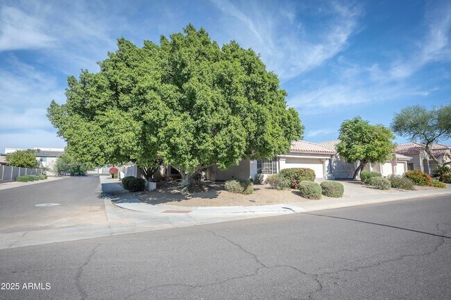 Building Photo - 3844 E Kings Ave