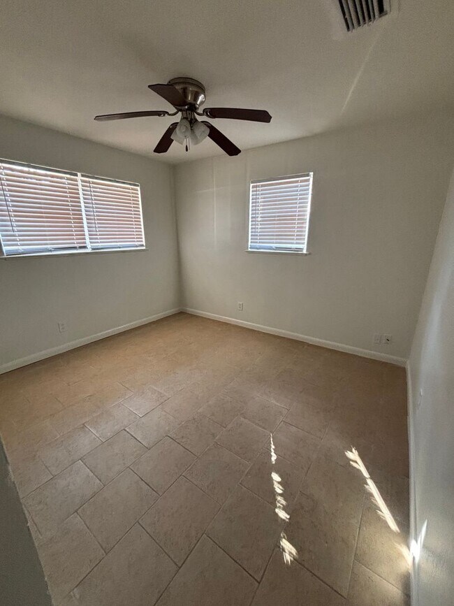 Building Photo - Southern Hills