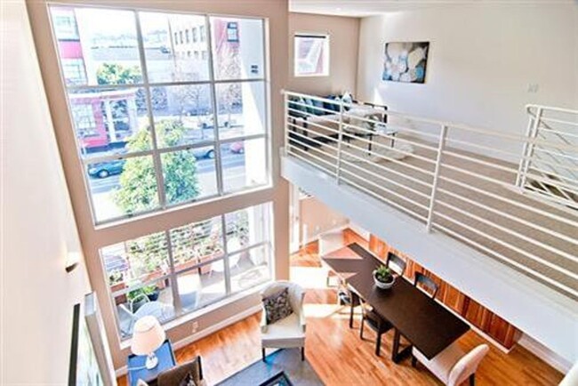 Building Photo - Bi-level Live/Work Loft w/Enclosed Primary...