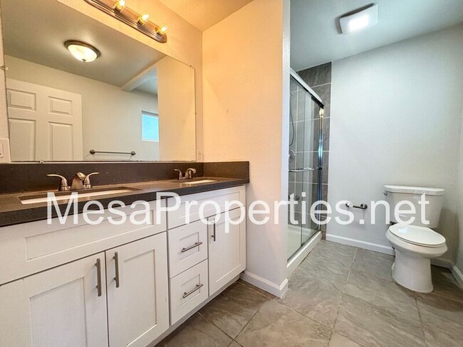 Building Photo - 820 Caliente Dr