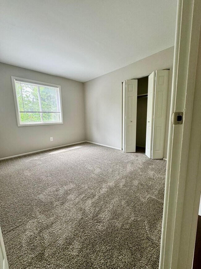 Building Photo - Modern 2-Bedroom Apartments in Crown Point, IN – Pet Friendly!