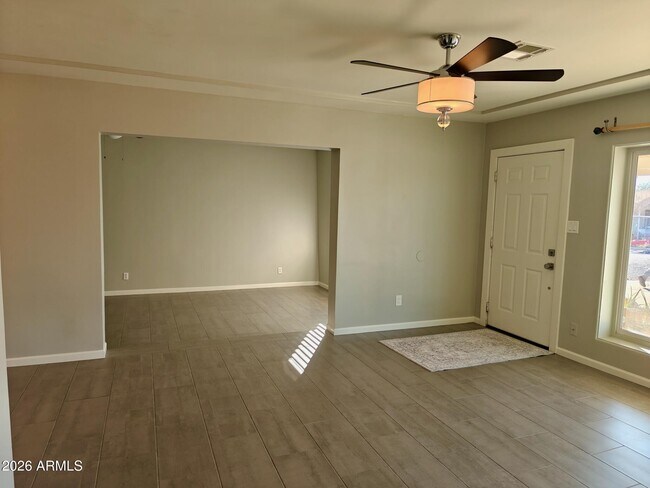 Building Photo - 251 W Buist Ave