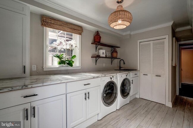 Building Photo - 5703 Brookside Dr