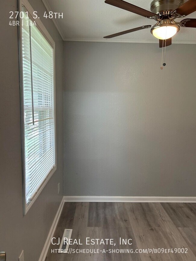 Building Photo - 2701 S 48 St