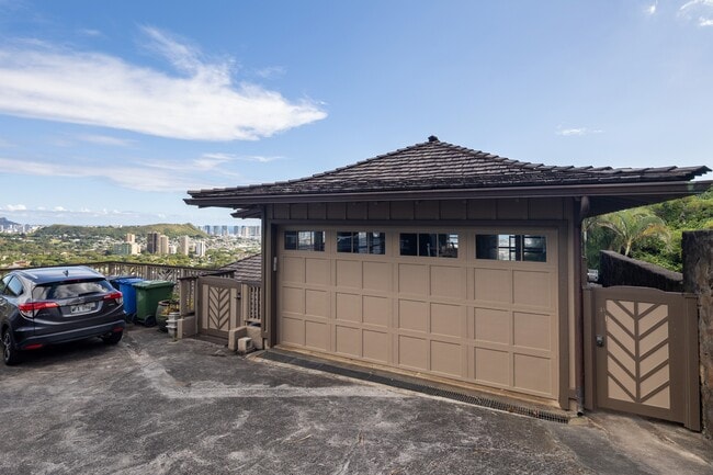 Building Photo - 1170 Kaumailuna Pl