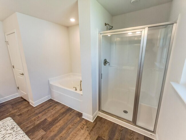 Building Photo - 5783 Dogwood Dr E