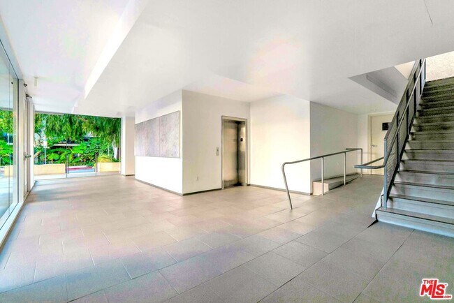 Building Photo - 9005 Cynthia St