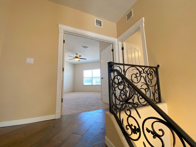 Building Photo - Northeast El Paso/Sandstone Ranch Estates 4 Bed 2.5 Bath Refrig A/C