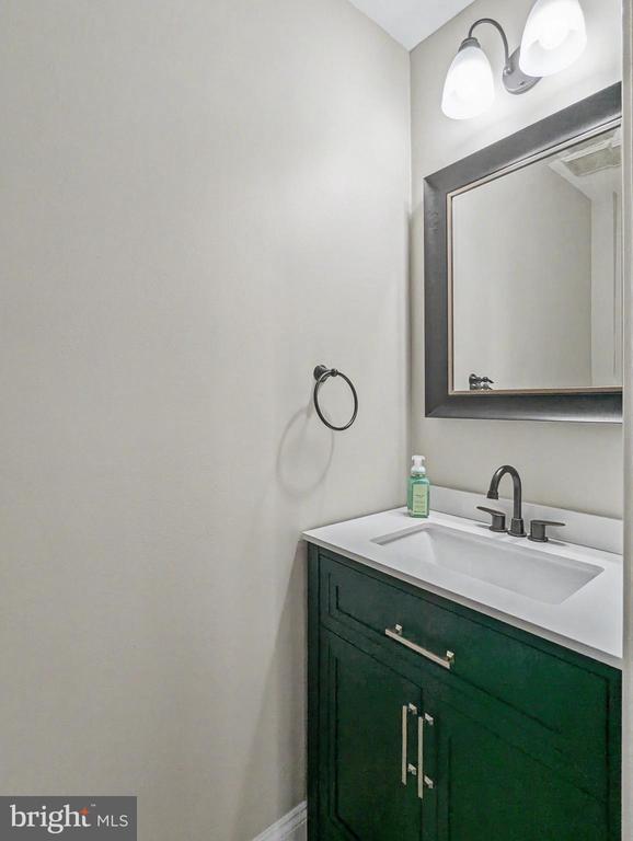 Building Photo - 140 Westbury Ct