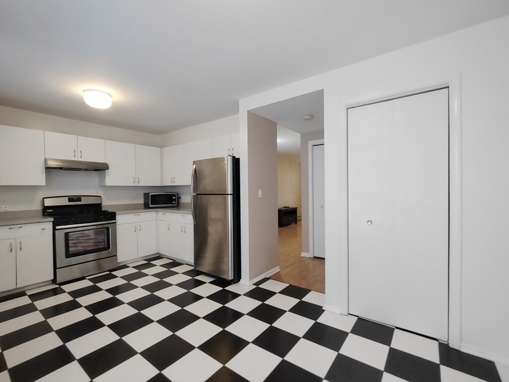 Building Photo - 7241 Franklin St