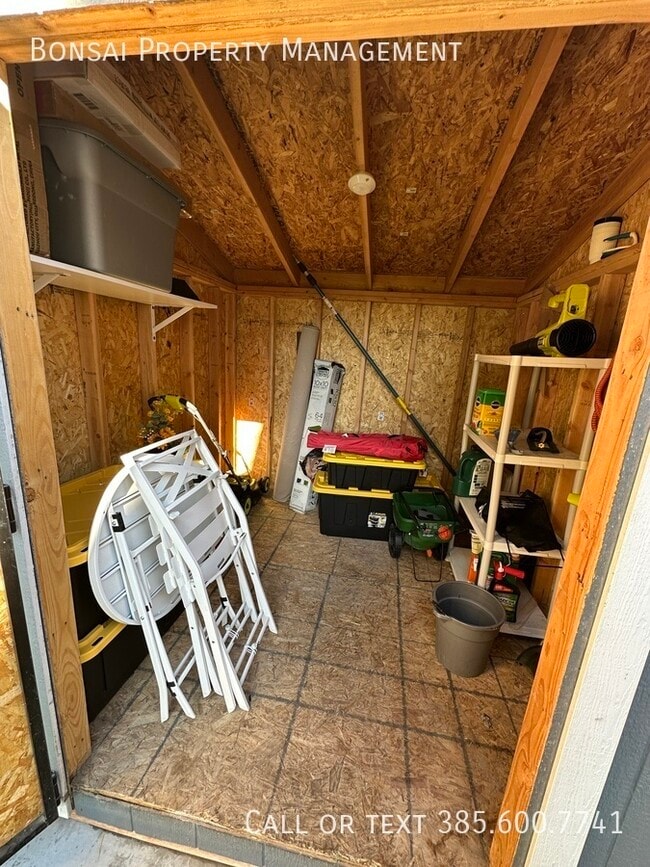 Building Photo - 1524 W Parkview Dr