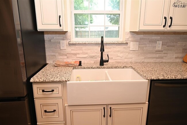 Building Photo - 5707 Hooper Dr