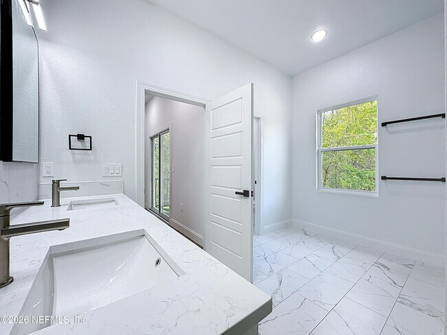 Building Photo - 8912 Hogan Rd