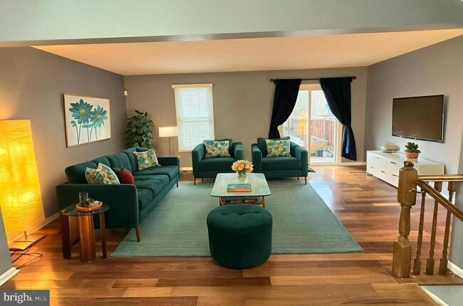 Building Photo - 2108 Commodore Ct