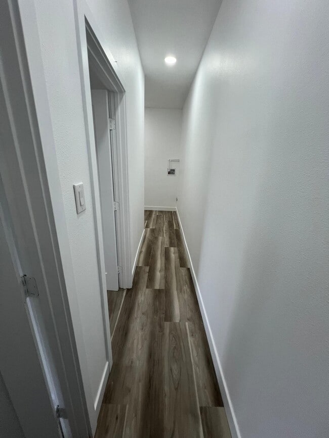 Building Photo - 13133 Olathe Rd