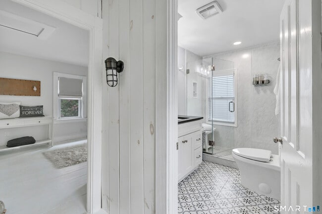 Building Photo - 132 Pequot Ave