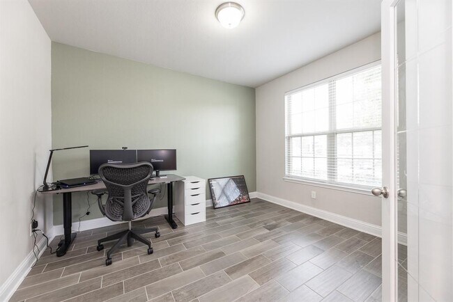 Building Photo - 15215 Holloway Hls Trl