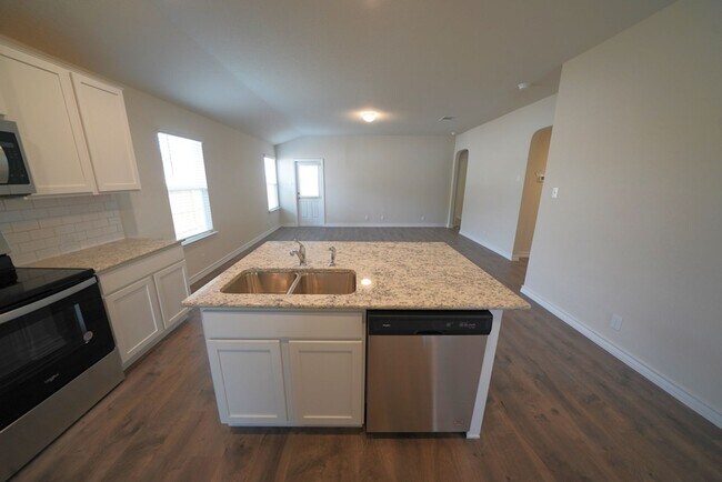 Building Photo - Newly Built Home in Red River Ranch Neighborhood of Cibolo, TX Realtor Commission: $500