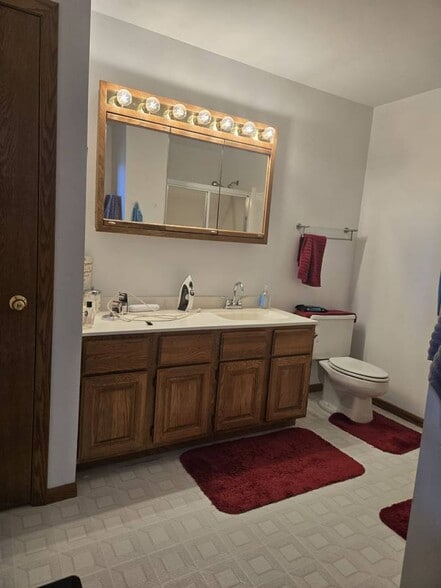 Building Photo - 5849 Woodland Dr