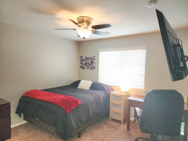 Building Photo - 124 Savoy Cv