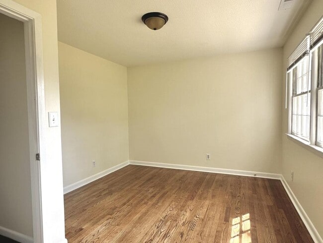 Building Photo - 435 Southwick Dr