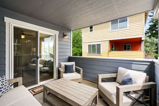 Building Photo - Creston-Kenilworth Neighborhood Newer Cons...
