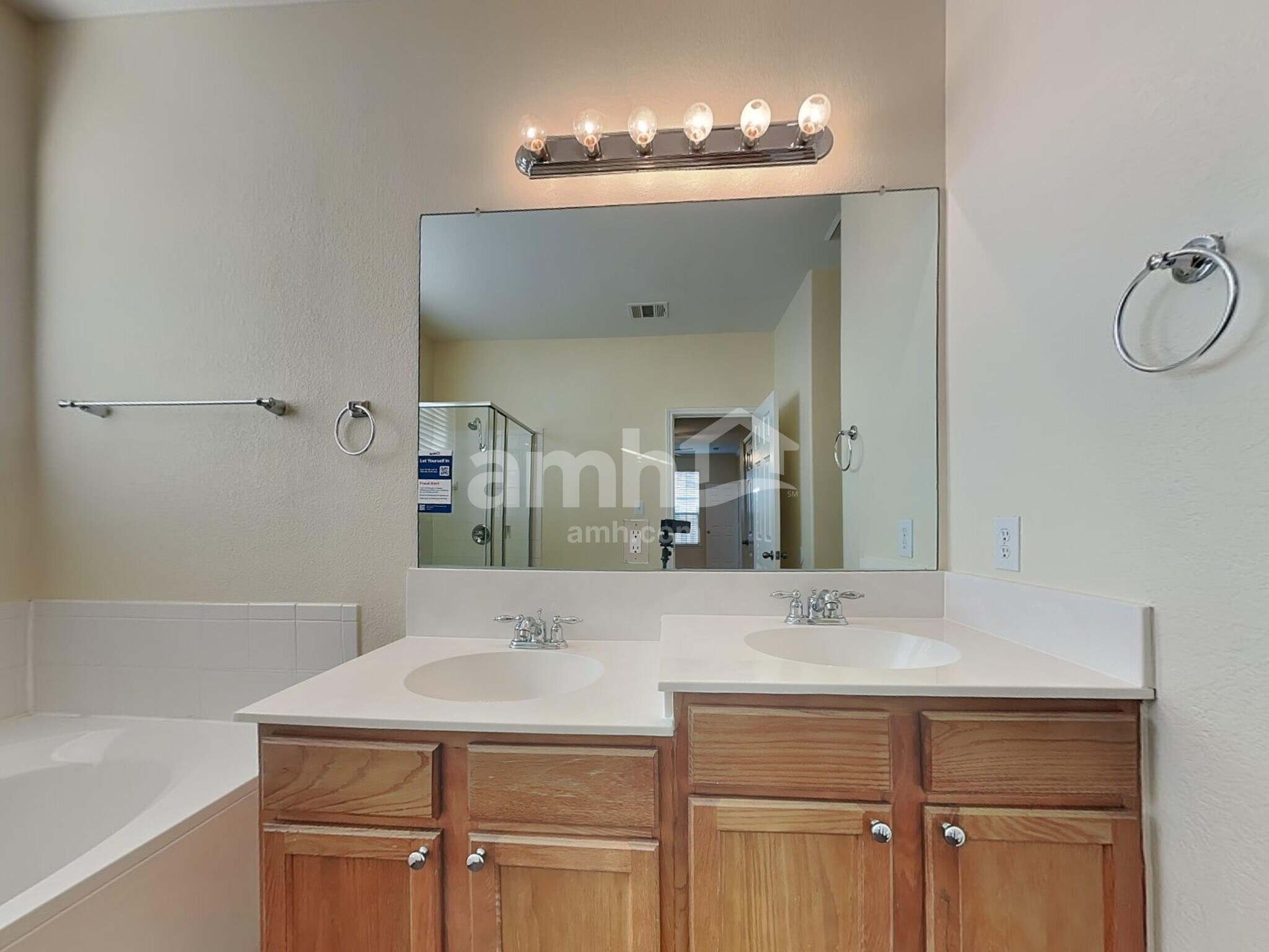 Building Photo - 221 Covent Dr