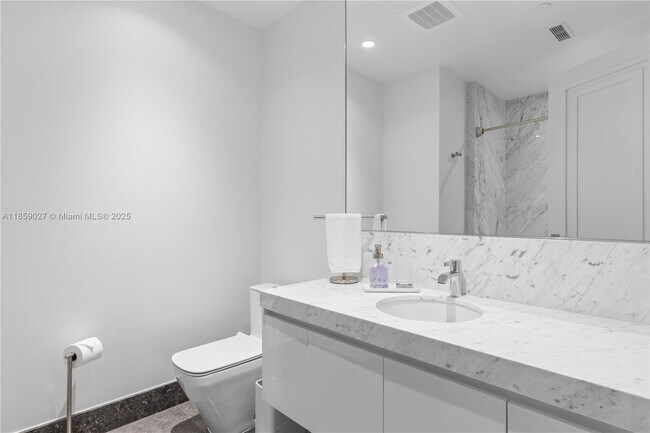 Building Photo - 17901 Collins Ave