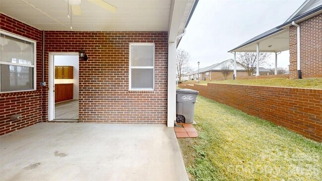 Building Photo - 6299 Pansy Trl