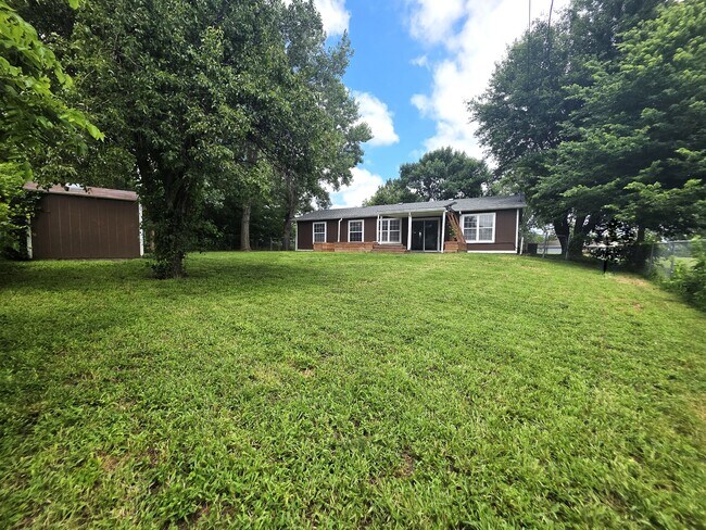 Building Photo - 324 Palomino Ln