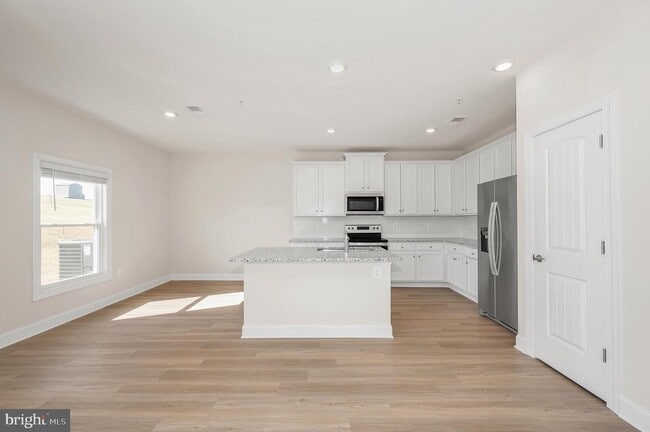 Building Photo - 9962 Roulette Dr