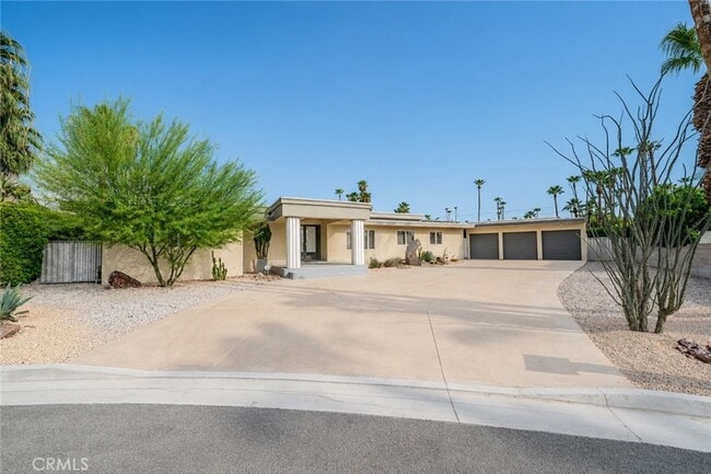 Building Photo - 1600 Palm Tree Dr