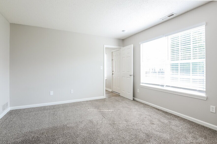 Building Photo - 5660 Dollar Run Ln