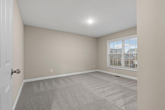 Building Photo - 677 Shaker Dr