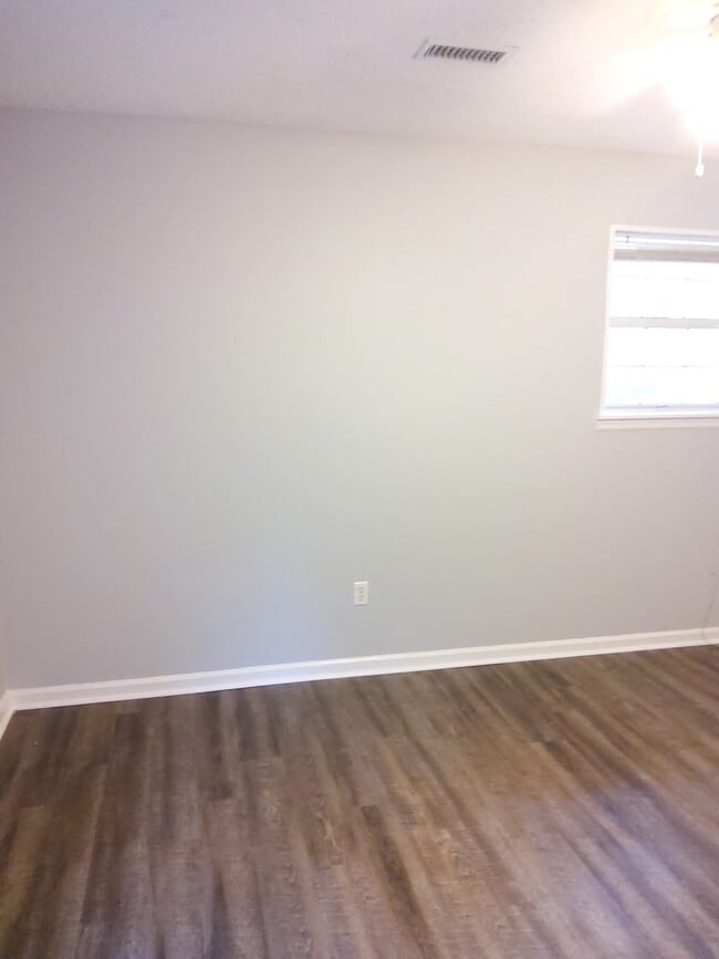 Building Photo - 101 Brandon Ln