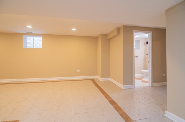 Building Photo - 12123 S Lafayette Ave