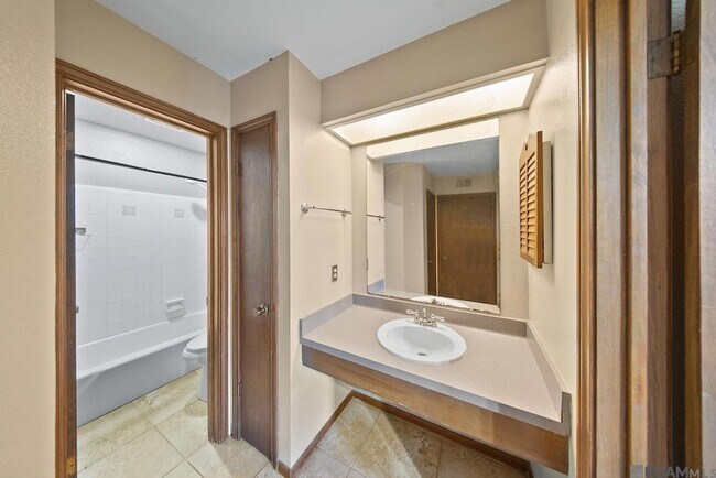 Building Photo - 2100 College Dr