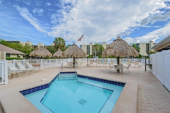 Building Photo - 2700 Cove Cay Dr