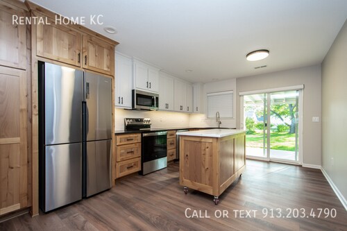 Building Photo - 7620 S Robinson-