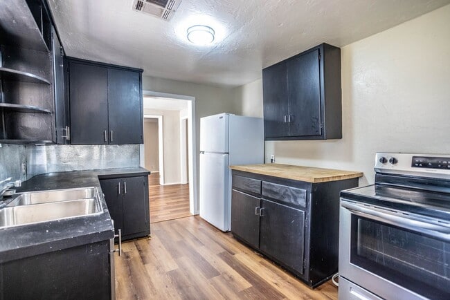 Building Photo - Single family 2 bed 1 bath home near SWOSU