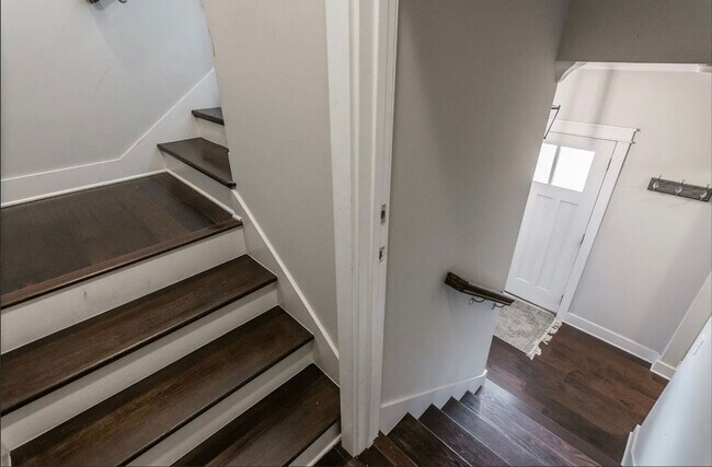 Building Photo - Belmont / Vanderbilt University Condo!!