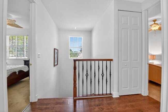 Building Photo - 9826 Vía Amati