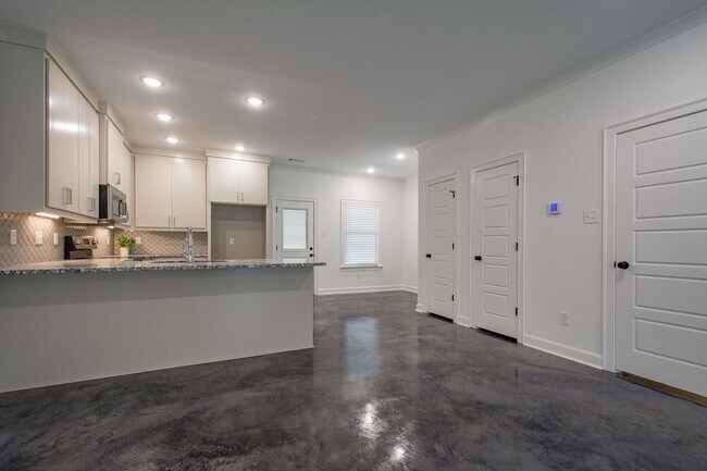 Building Photo - Available January