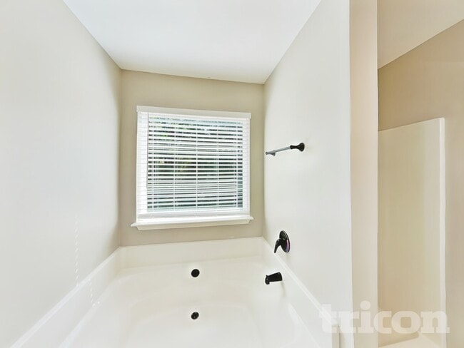 Building Photo - 295 Oak Meadows Dr